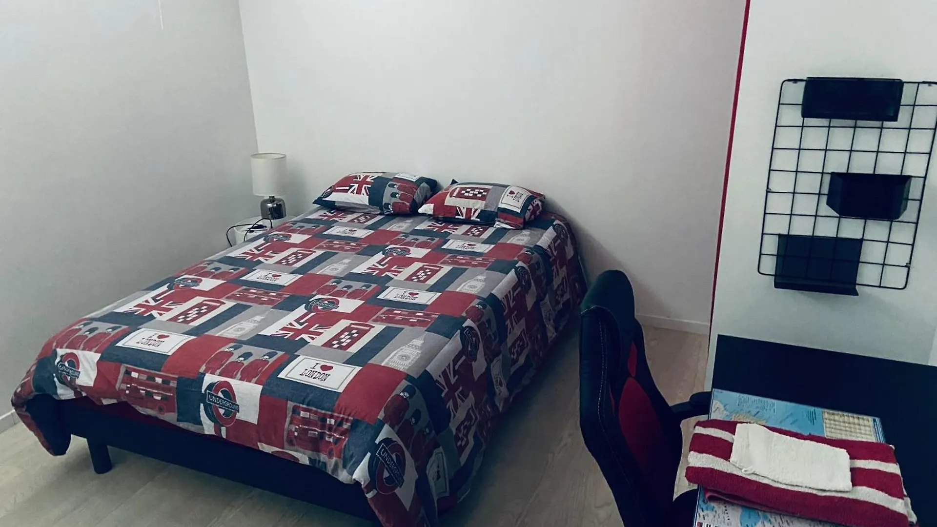 Chambre privée face à la gare Tarbes