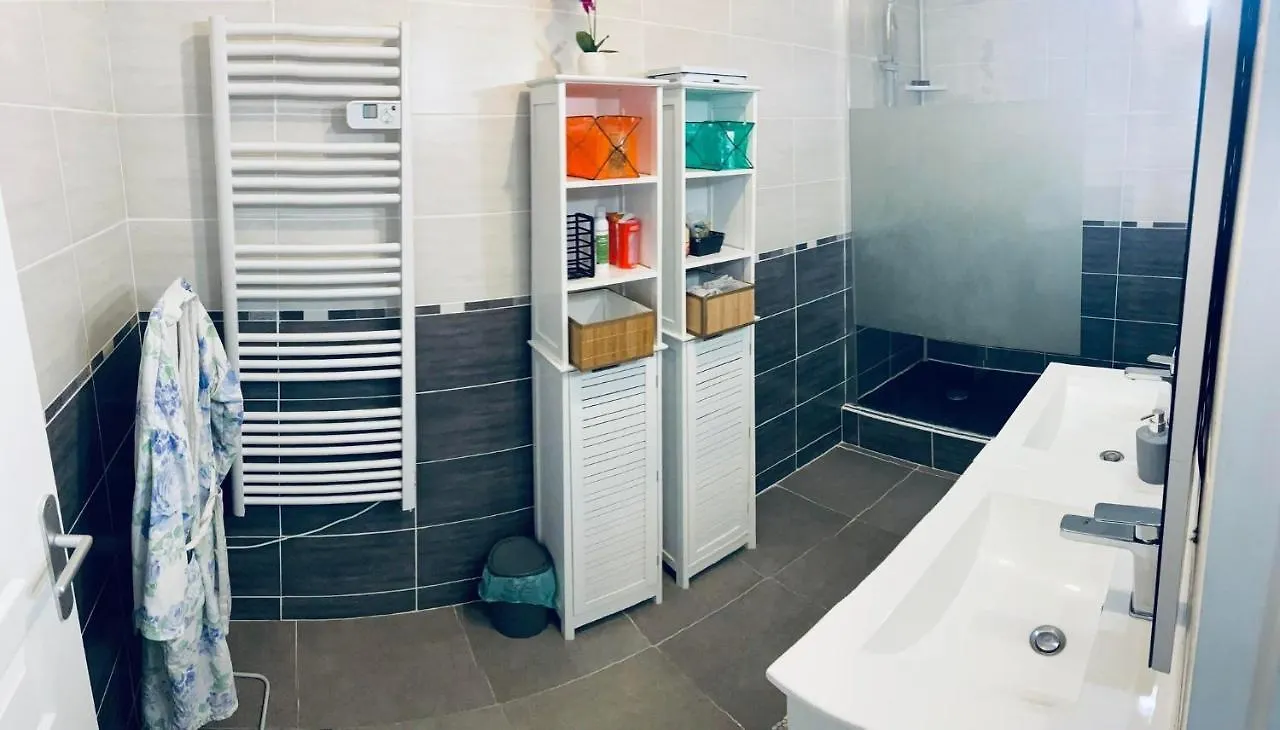 Chambre privée face à la gare Tarbes 0*,  France