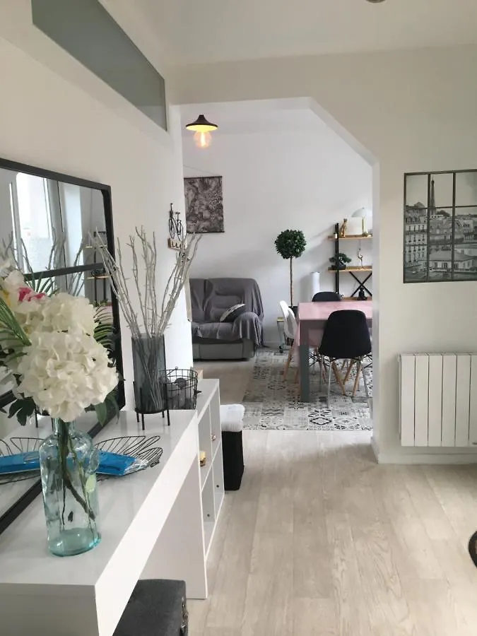 Chambre privée face à la gare Tarbes